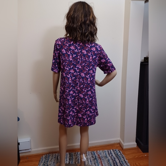 🤍 EUC LuLaRoe Irma Navy & Pink Floral Short Sleeve Tunic Size S - Picture 2 of 6